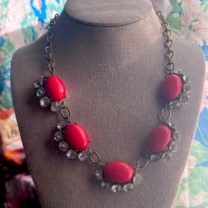 STELLA AND DOT WOMENS FAUX CORAL AND RHINESTONE CHUNKY NECKLACE